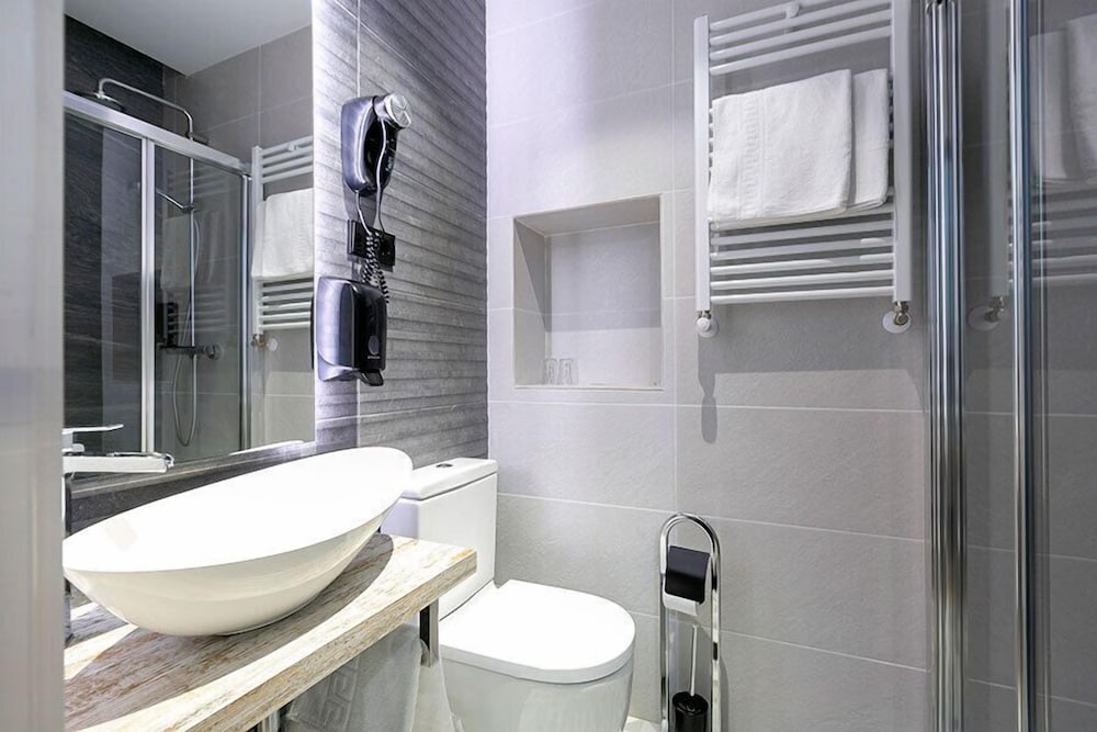 Фото Hostal Antón Martín