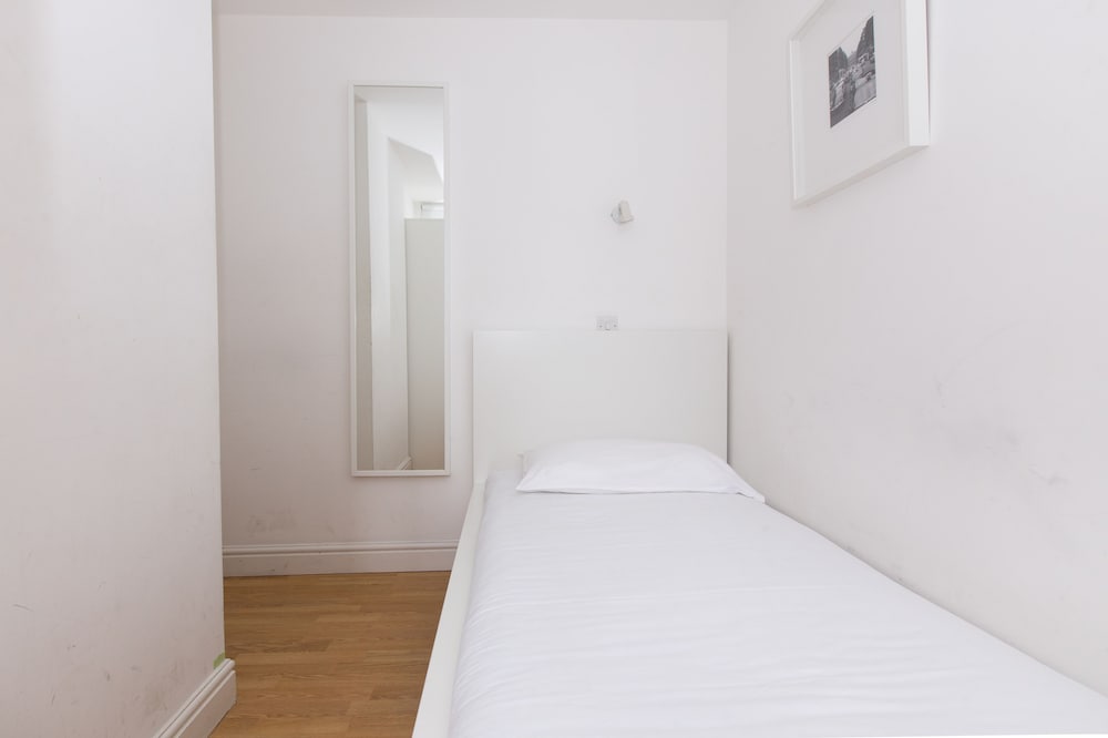 Фото Charlotte Street Apartments by Allô Housing