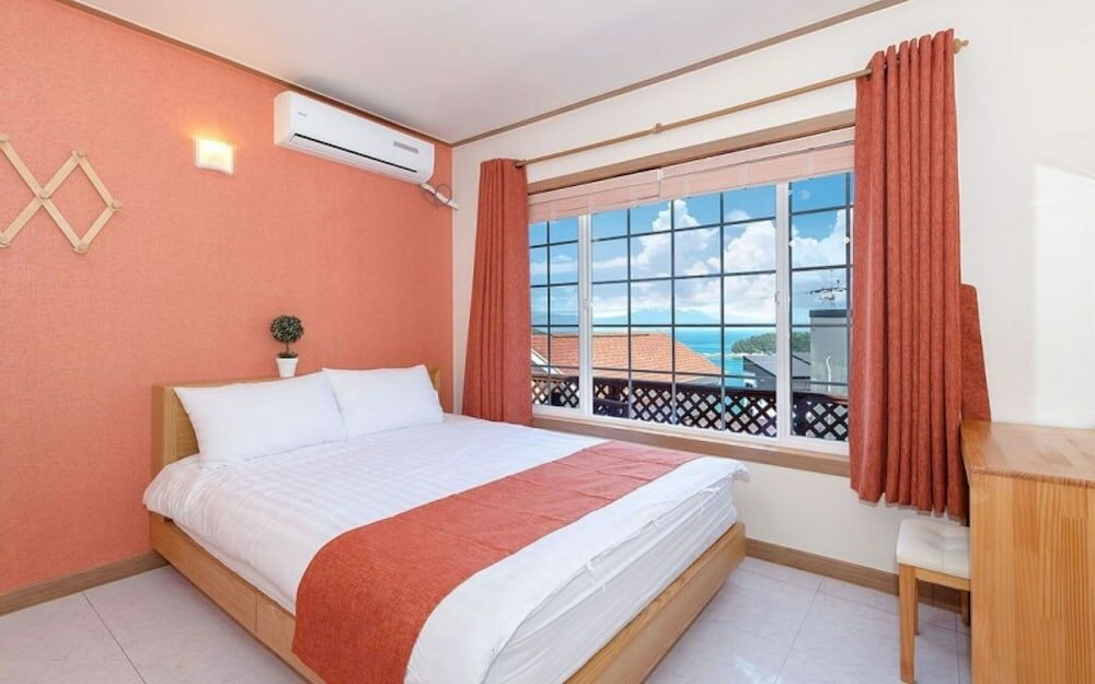 Фото Yeosu Maison Blanche Pension