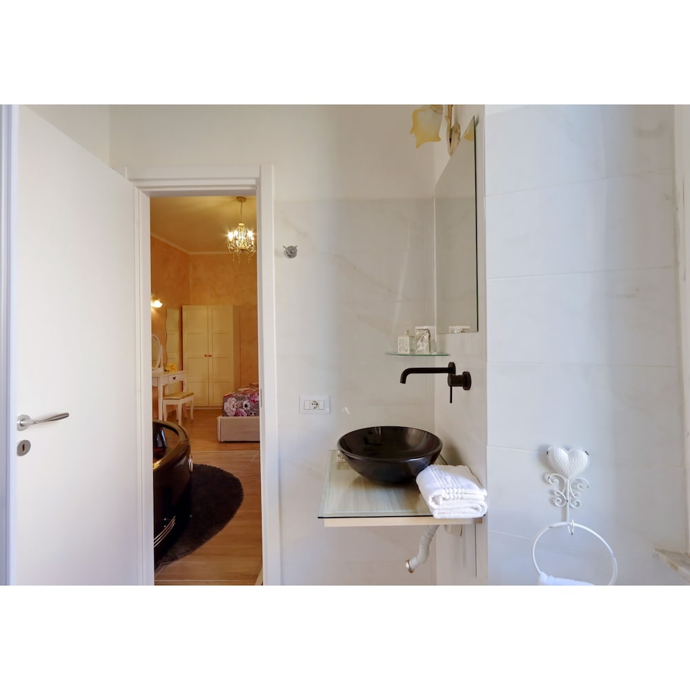 Фото Chilling Hot Tub Suite