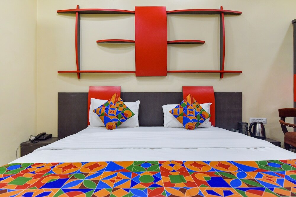 Фото Fabhotel The Castle Homestay Inn