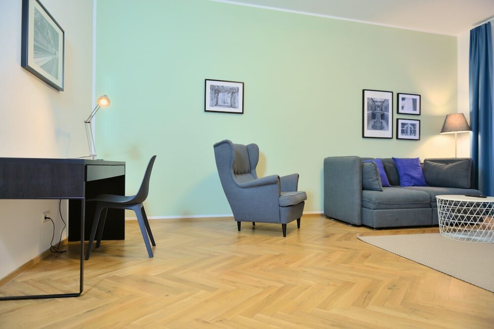 Фото Jimmy's Apartments Suites