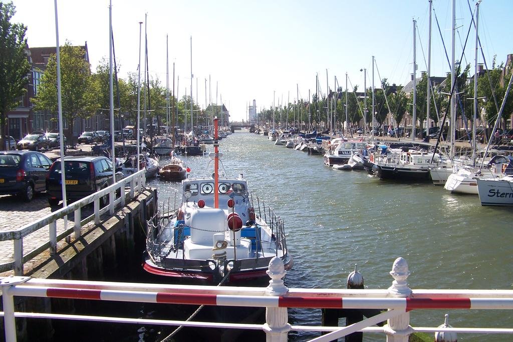 Фото Bed and Breakfast Oosterpark