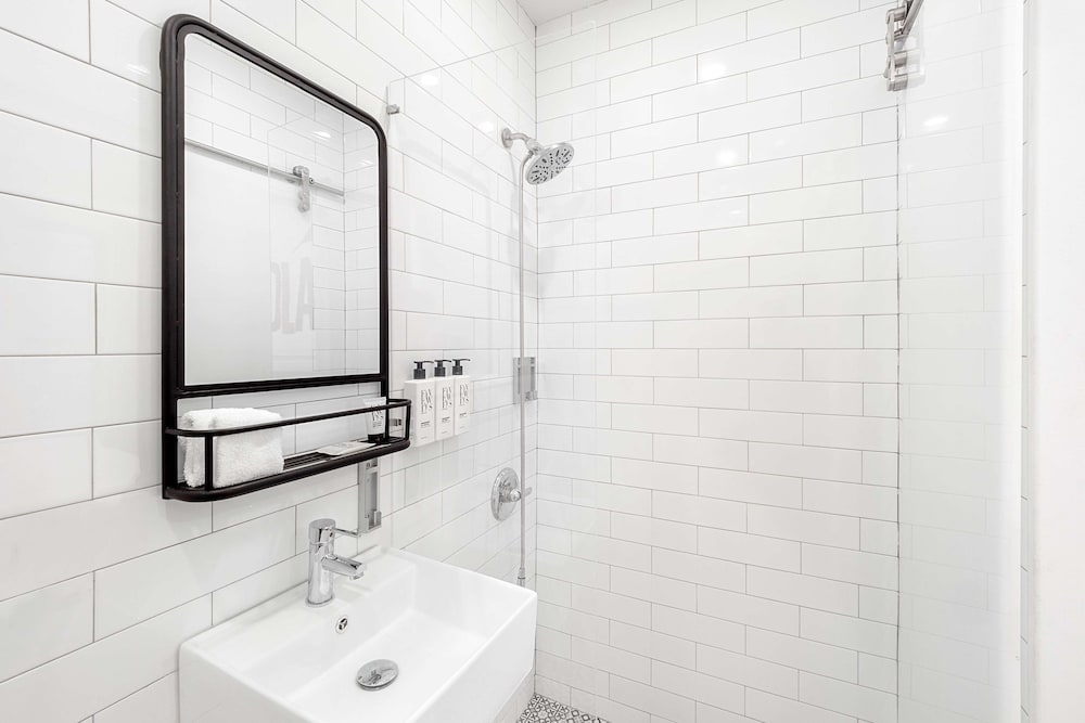 Фото BeHome by LuxUrban, a Travelodge by Wyndham