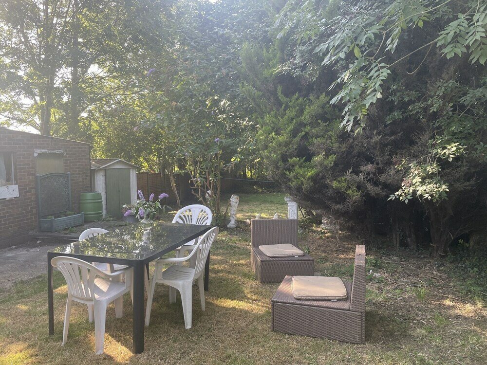 Фото Whole House Cottage with huge Garden