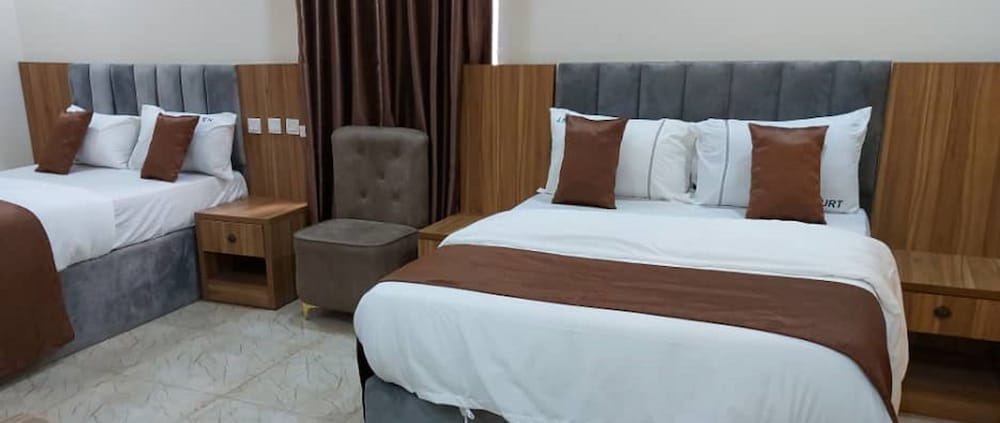 Фото Hassan Sunmonu Court