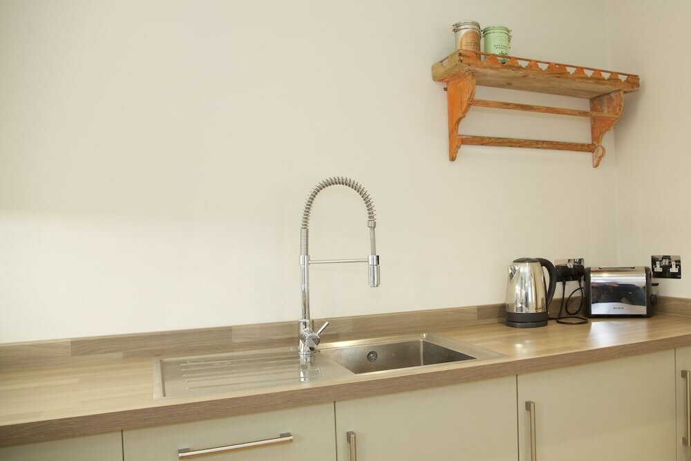 Фото 1 Bedroom Apartment near Kings Road