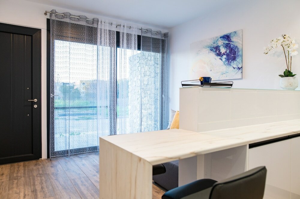 Фото Pebble Garden Orchid