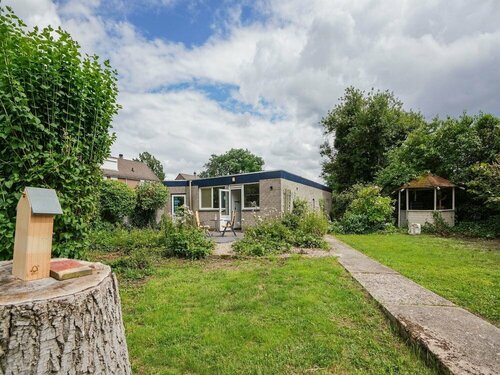 Гостиница Serene Bungalow in Landgraaf With Terrace and Nature Garden в Херцогенрате