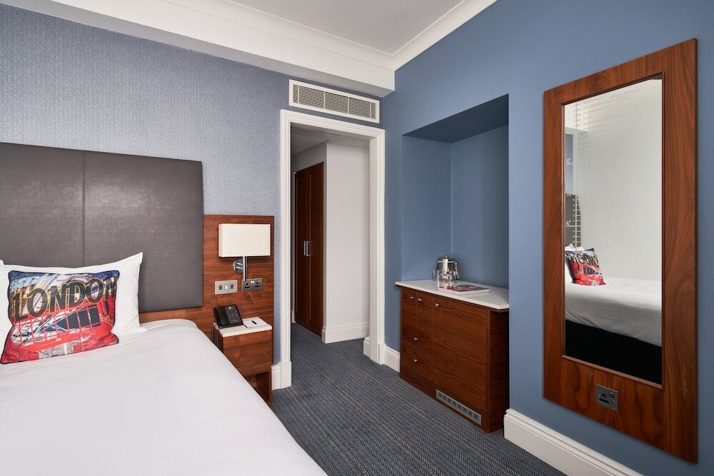 Фото The Cumberland London