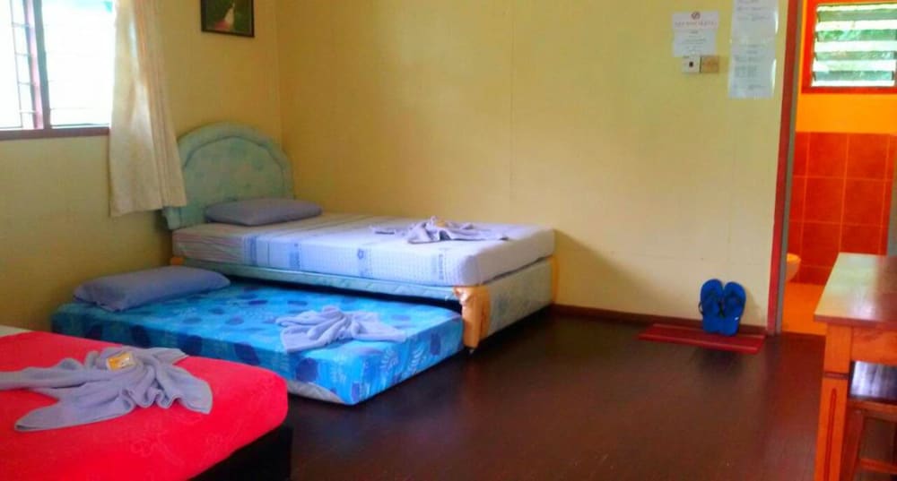 Фото Sukau Backpackers B&b