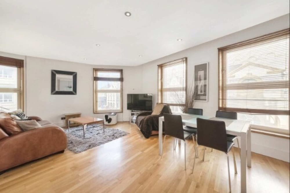 Фото Luxury Flat with Panoramic View of Piccadilly Circus