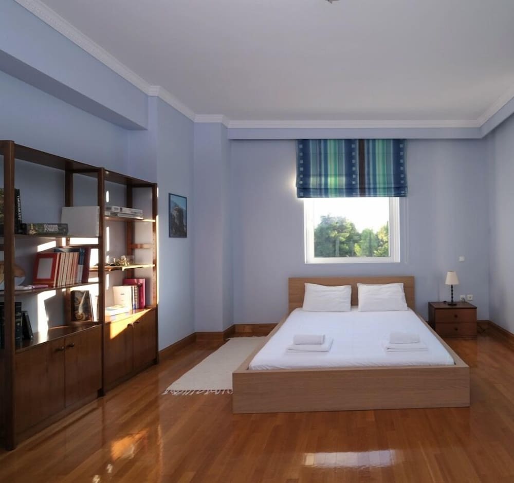 Фото Sublime Luxurious homm Villa in Paiania