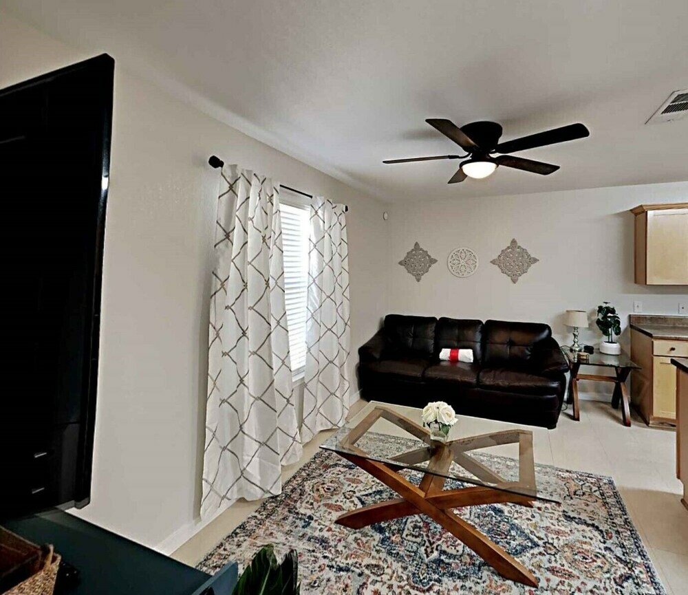 Фото Cozy East Hill Getaway