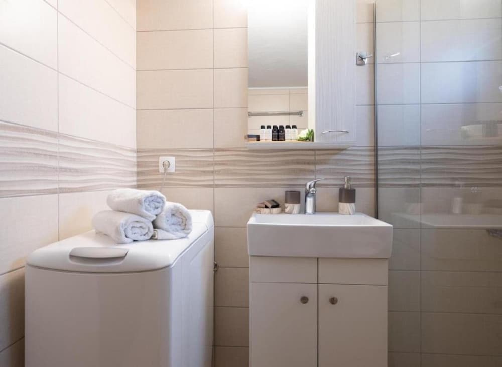 Фото Atalanti Seaside Junior Suites