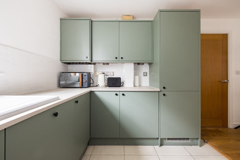 Фото The Walworth Hideout - Elegant 2bdr Flat