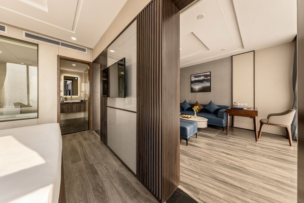 Фото Mangata Beachfront Hotel