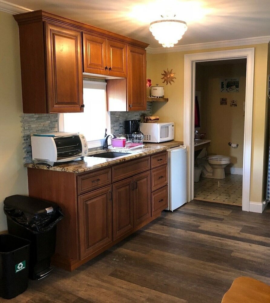 Фото The Meadowlark Inn