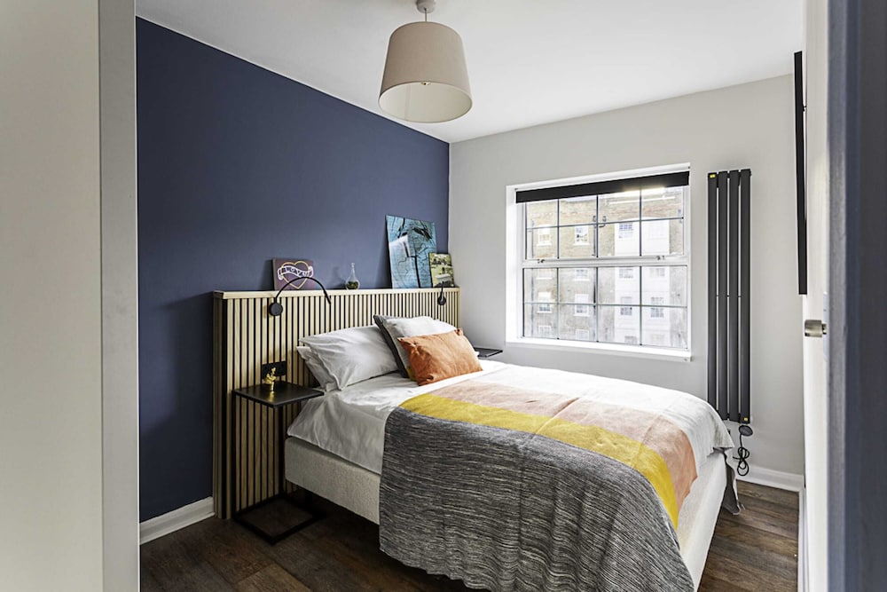 Фото Beautiful Aldgate Apartment