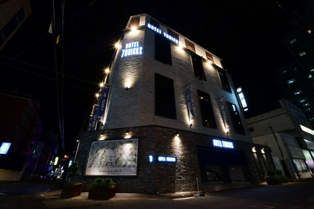 Фото Brown Dot Daeyeon