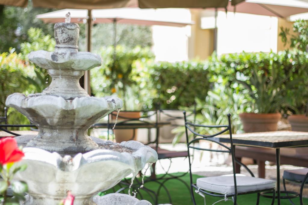 Фото Hôtel Petit Palais