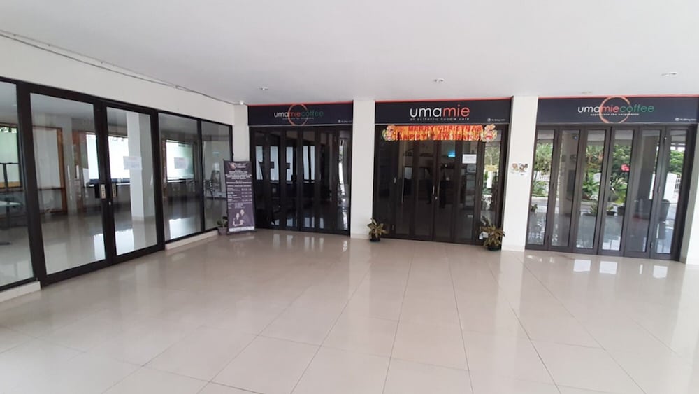 Фото RedDoorz Plus @ Bitung City Center