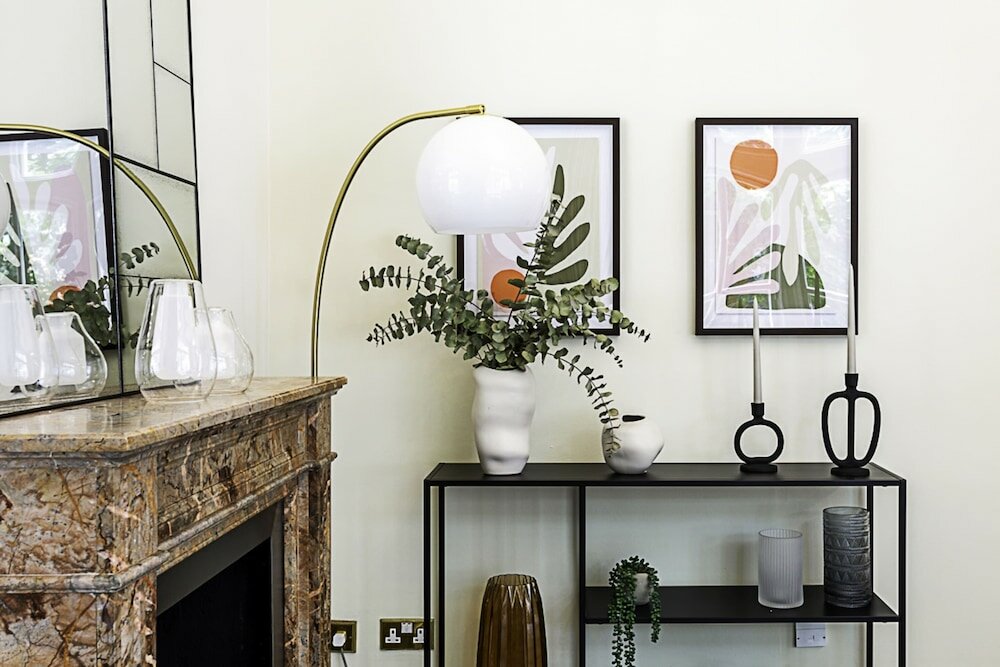 Фото Lovely, Stylish Two-bedroom Kensington Home