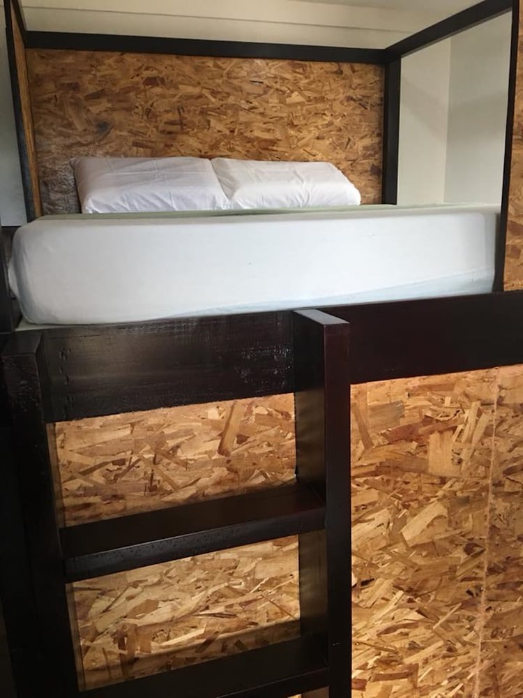 Фото Spinning Cat Hostel - Adults Only