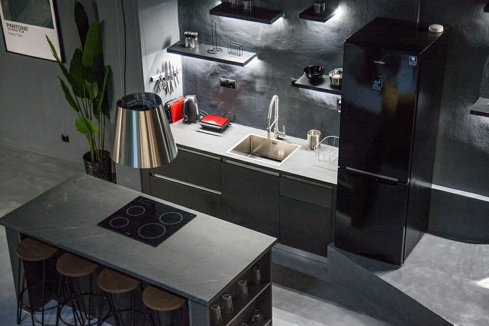 Фото Modern Industrial Apt In Neos Kosmos