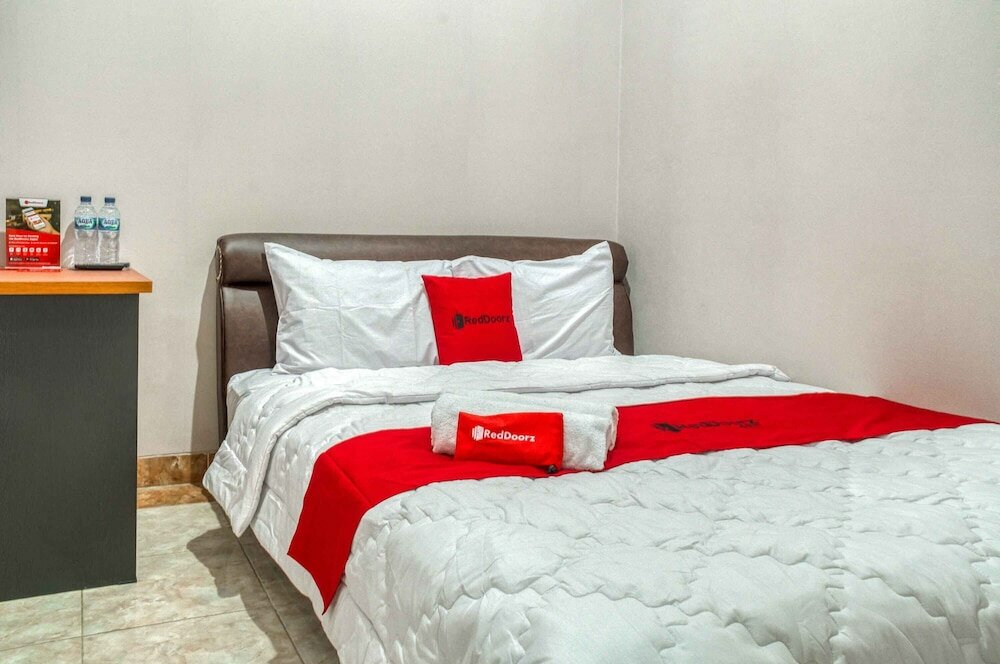 Фото RedDoorz near Duta Merlin