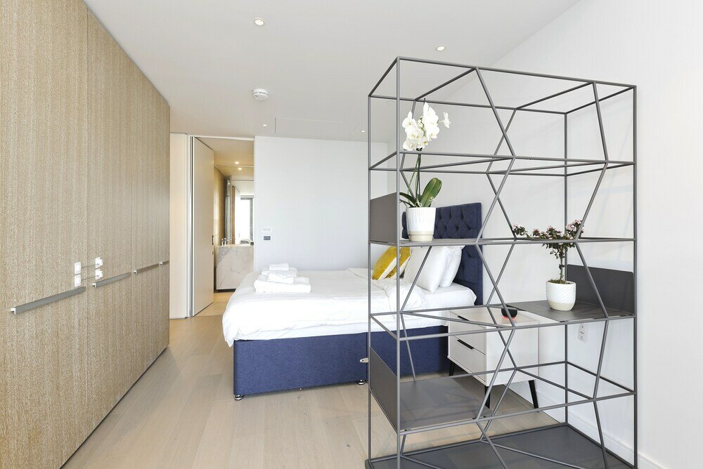 Фото Luxury Waterfront Studio in Canary Wharf by Underthedoormat