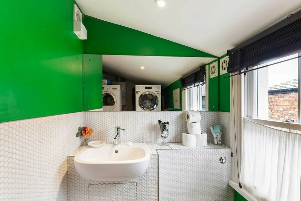 Фото Lovely 4 Bedroom House near Portobello