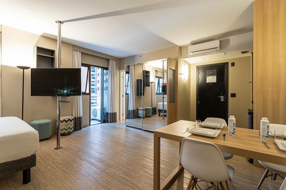 Фото Charlie Alphaville