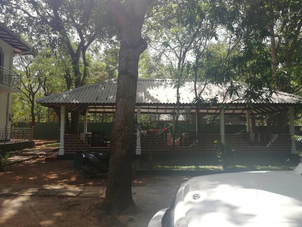 Фото N. L. I. Guest House