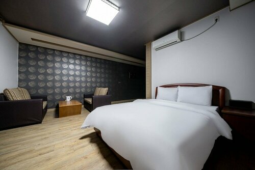 Гостиница F-one Hotel в Мокпхо