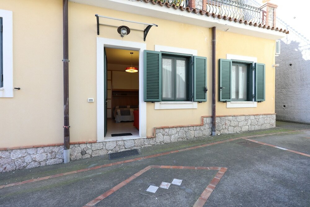 Фото Calipso Seaview Flat with Private Parking