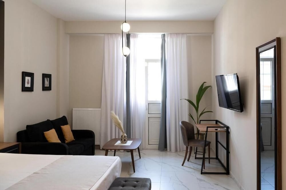 Фото Black Onyx Comfort Suites