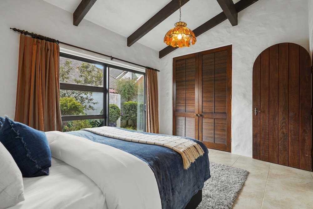 Фото Magnificent Beachfront Mansion - Pool