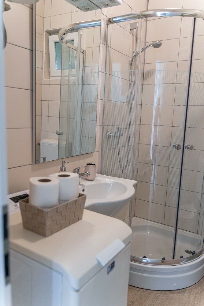 Фото Studio Apartment with garden