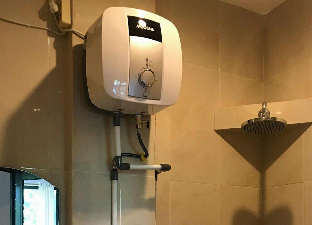 Фото RedDoorz Plus @ Bitung City Center