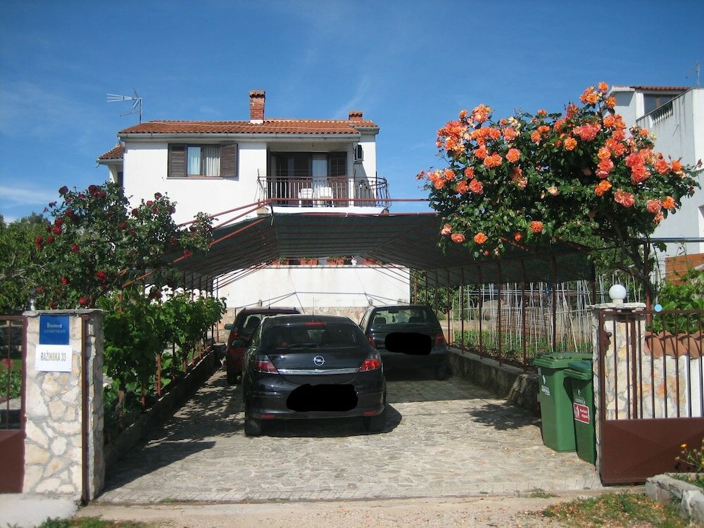 Фото Apartmani Dragović Brodarica