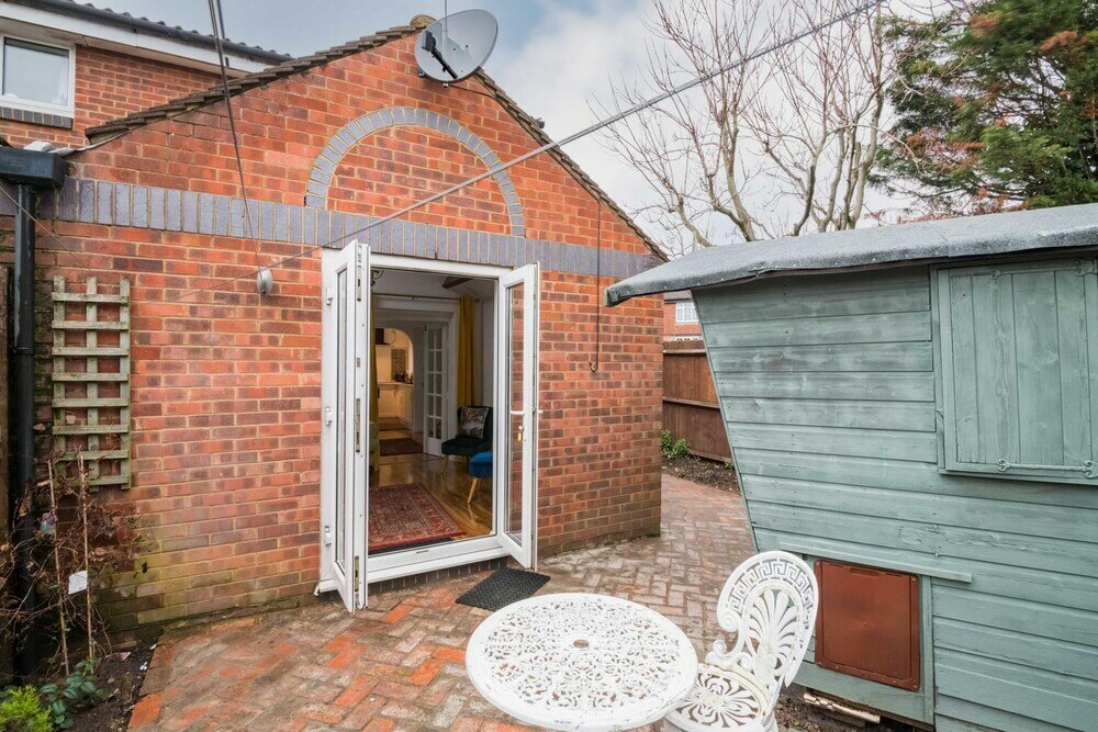 Фото Exclusive Home in Acton by Underthedoormat