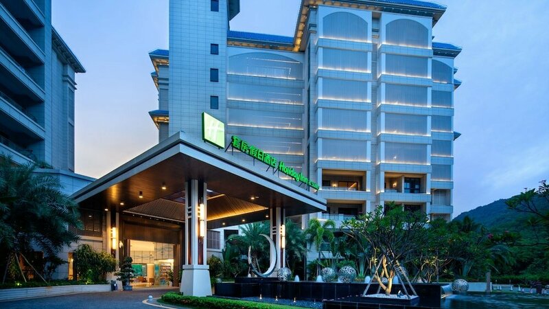 Гостиница Holiday Inn Hotel and Suites Sanya Yalong Bay в Санье