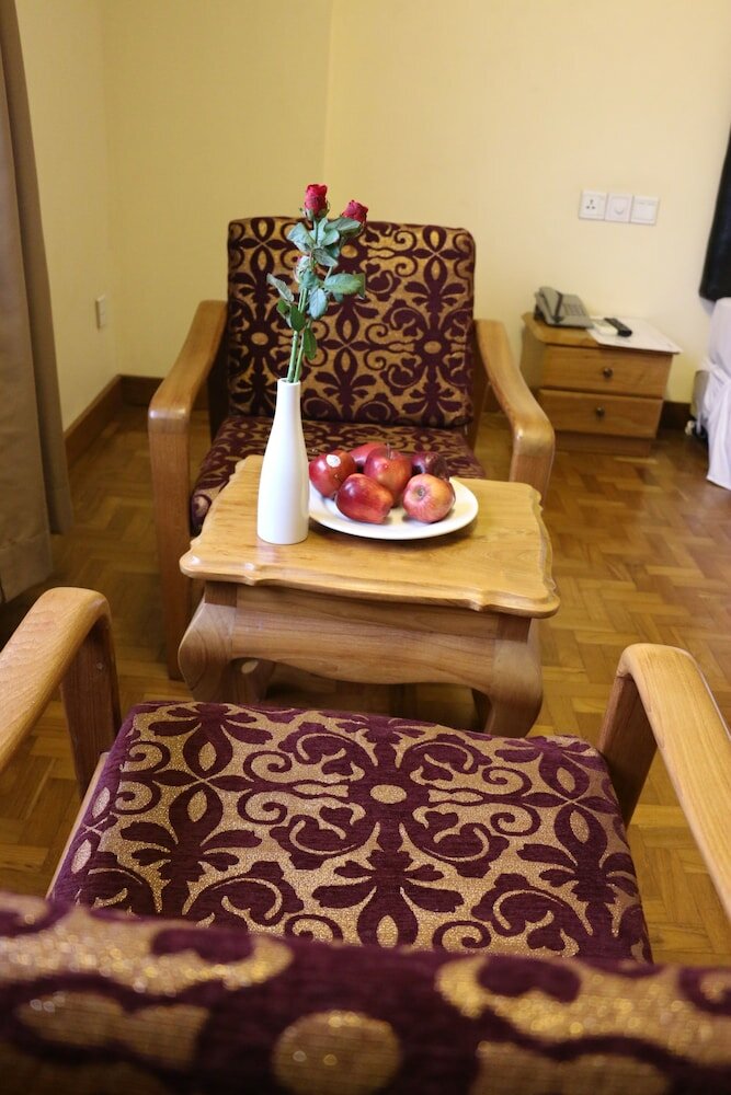 Фото Queen's Park Hotel