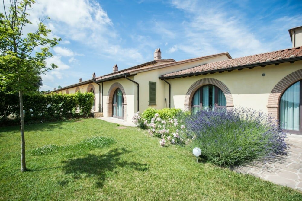 Фото Luxury resort in the Tuscan countryside