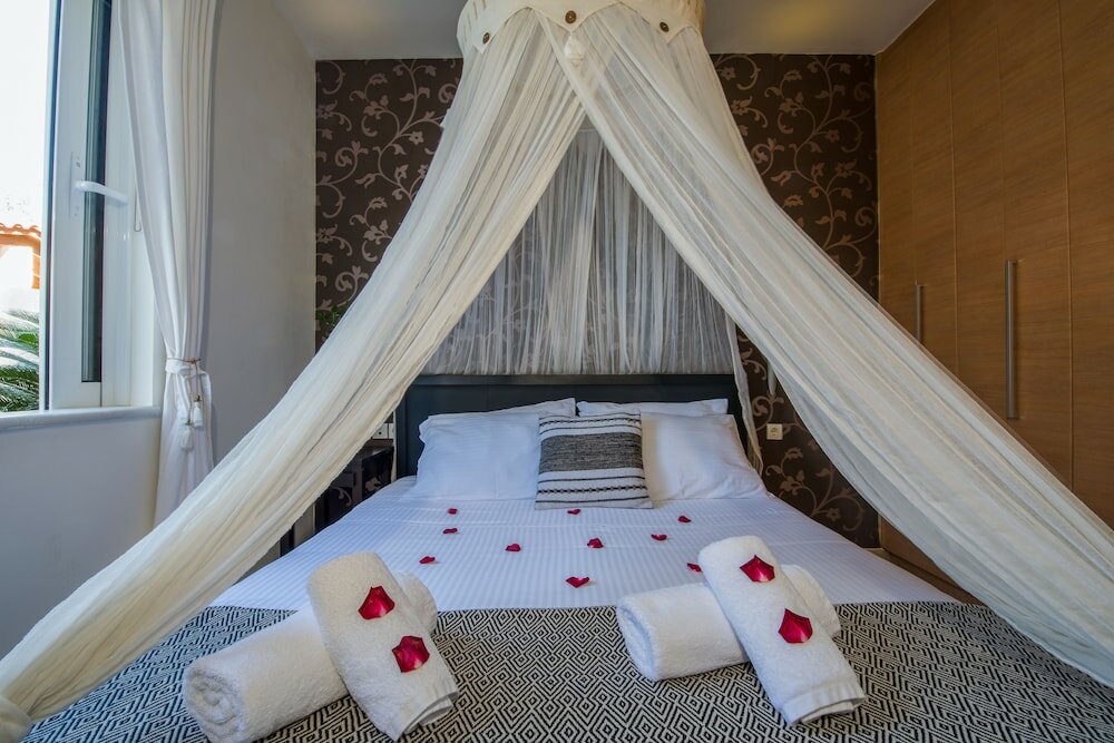 Фото Artdeco Luxury Suites