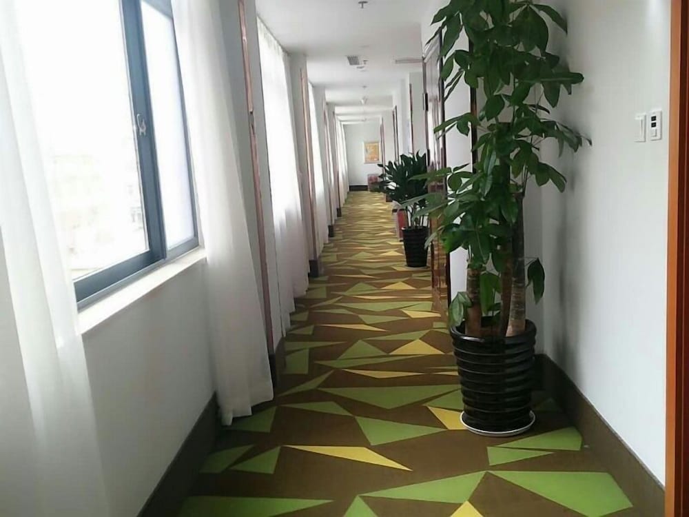 Фото Vatica Qingdao Licang Xiazhuang Hexie Plaza Hotel