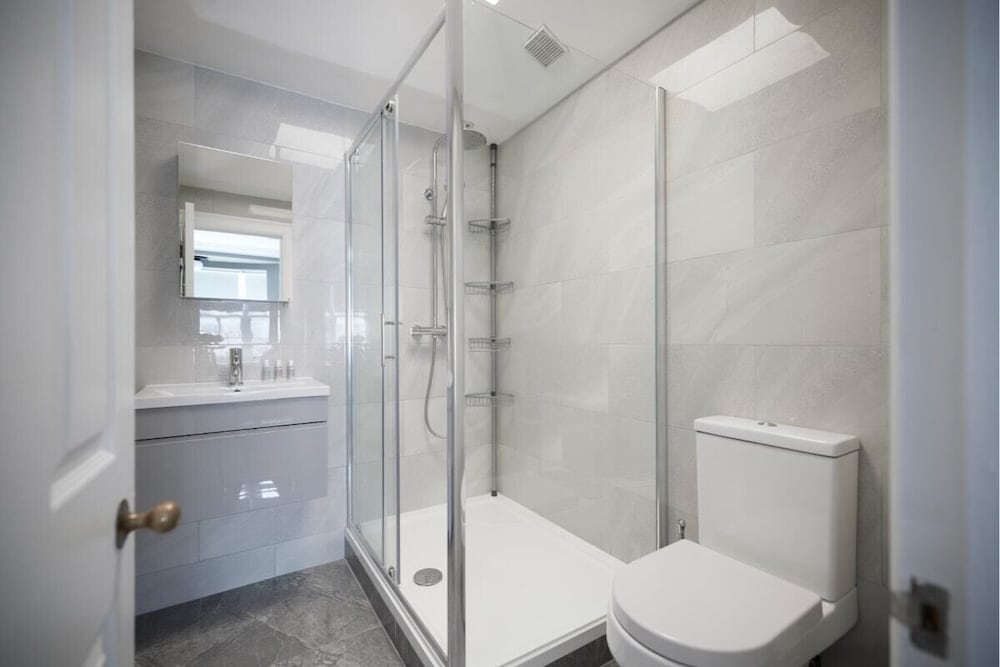 Фото The South Kensington Wonder - Trendy 3bdr House With Garden