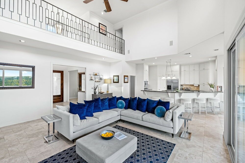 Фото Hillside Infinity Pool Retreat