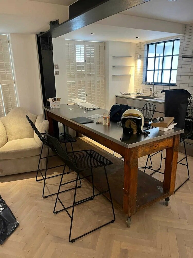 Фото Sleek & Stylish 2bd Flat - Warren Street